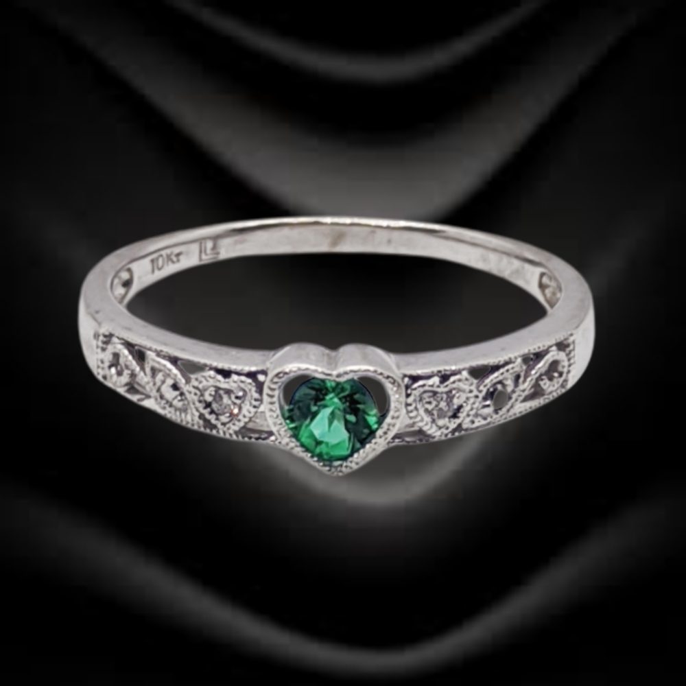 10K Lab Grown Emerald and Natural Diamonds Ring